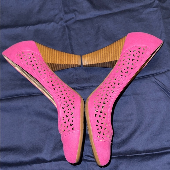 Life Stride Fuchsia Heels - Picture 2 of 6